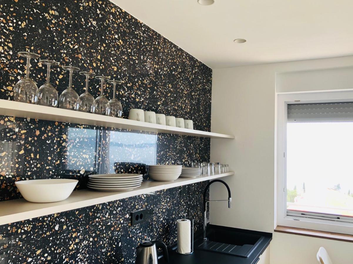 Apartman Meghan Novi Vinodolski Buitenkant foto