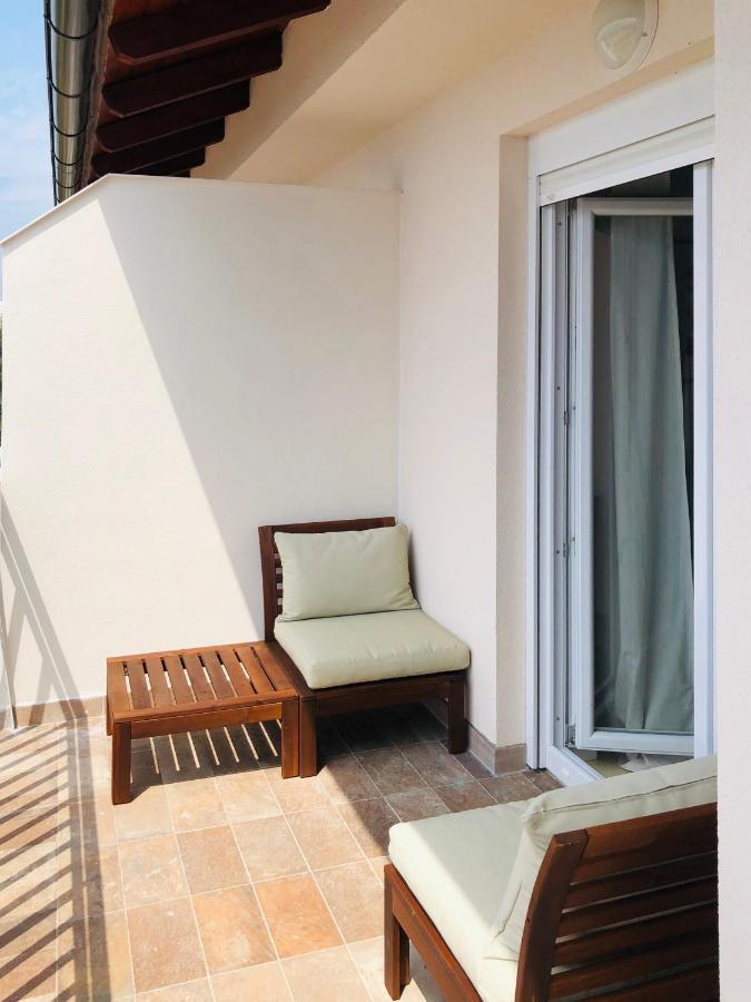 Apartman Meghan Novi Vinodolski Buitenkant foto